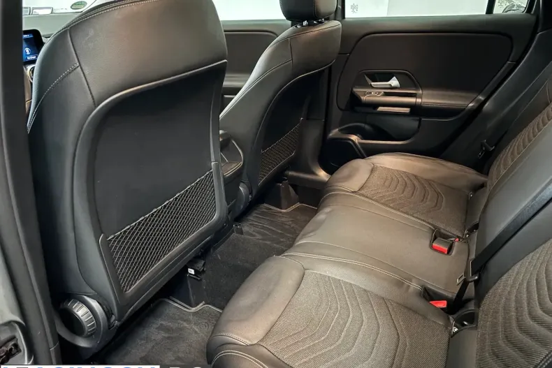 Mercedes-Benz GLA 180 (Clasa GLA) din 2023 cu 51.000 km - oferta MER241343 - foto 19