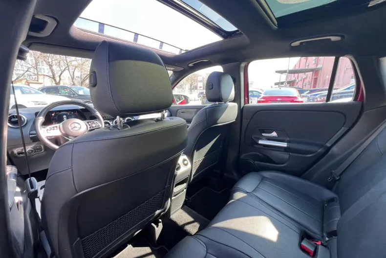 Mercedes-Benz GLA 250 (Clasa GLA) din 2023 cu 19.354 km - oferta MER241346 - foto 14