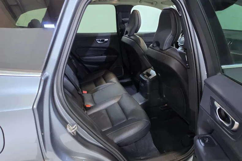 Volvo XC60 din 2021 cu 137.215 km - oferta VOL241374 - foto 9