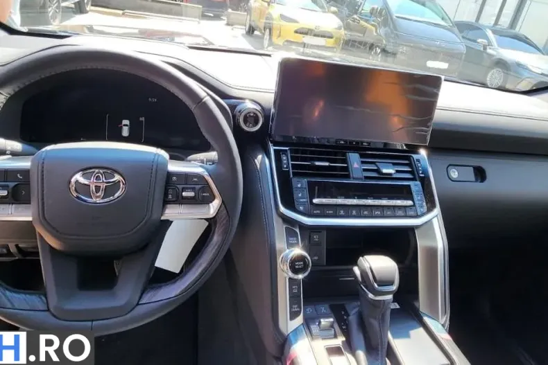 Toyota Land Cruiser 300 din 2026 cu 10 km - oferta TOY241384 - foto 8