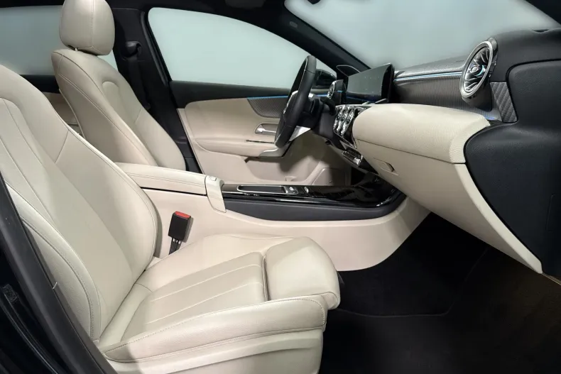 Mercedes-Benz A 200 (Clasa A) din 2023 cu 12.740 km - oferta MER241450 - foto 11