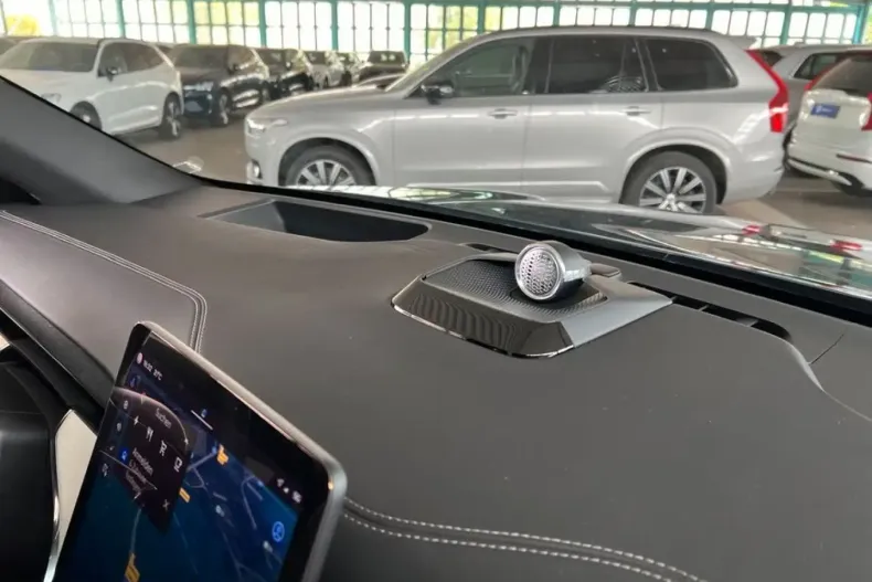 Volvo EX90 din 2025 cu 17.305 km - oferta VOL241471 - foto 21