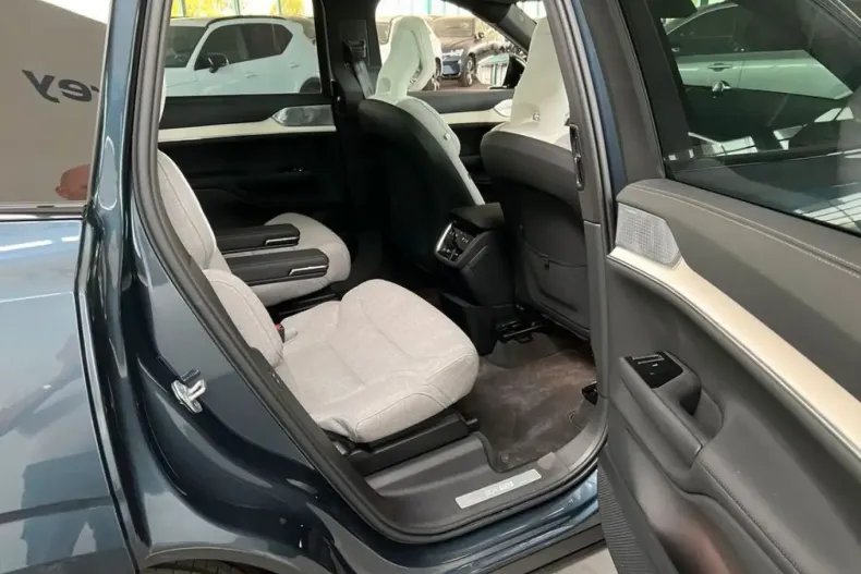 Volvo EX90 din 2025 cu 17.305 km - oferta VOL241471 - foto 22