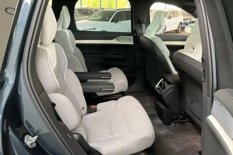 Volvo EX90 din 2025 cu 17.305 km - oferta VOL241471 - foto 24