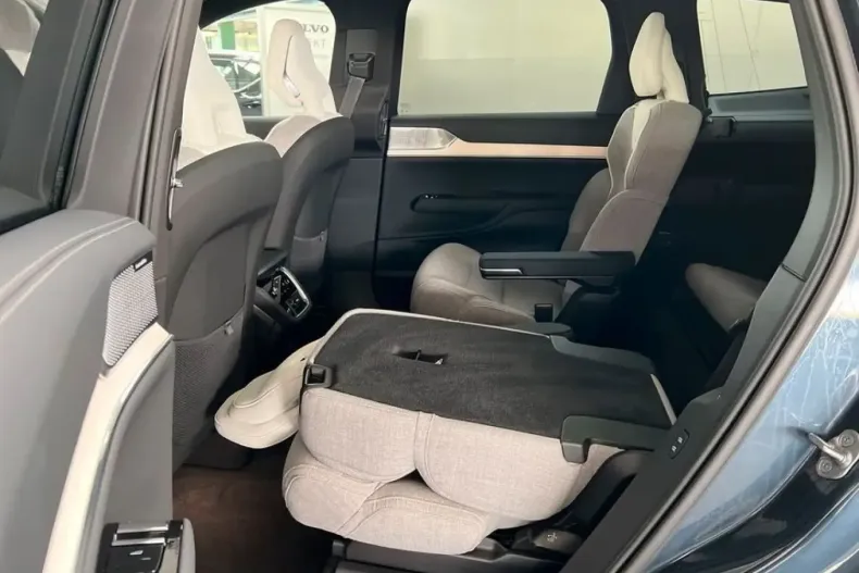 Volvo EX90 din 2025 cu 17.305 km - oferta VOL241471 - foto 26