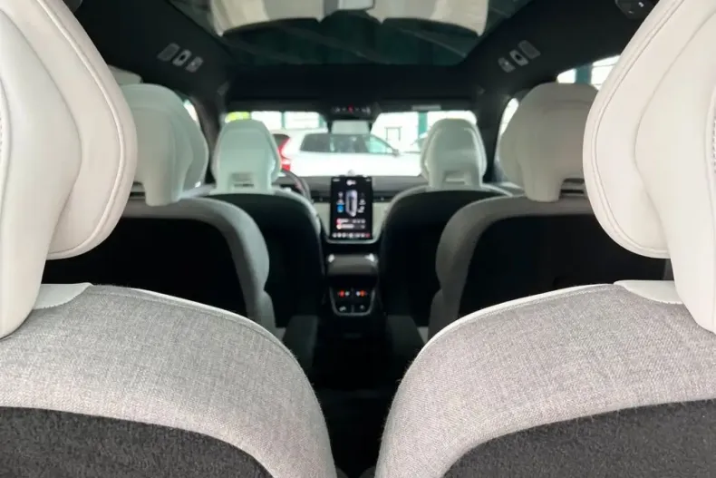 Volvo EX90 din 2025 cu 17.305 km - oferta VOL241471 - foto 44