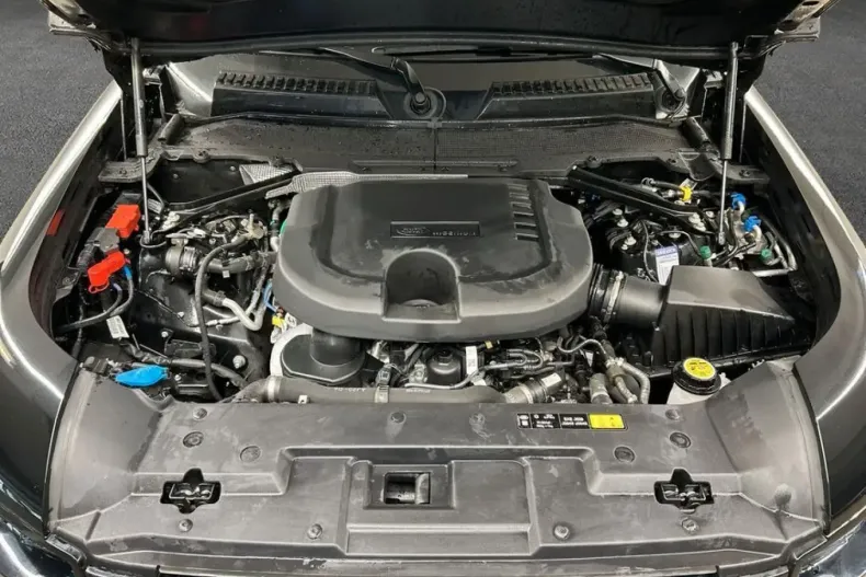Land Rover Defender din 2023 cu 63.092 km - oferta LAN241472 - foto 11