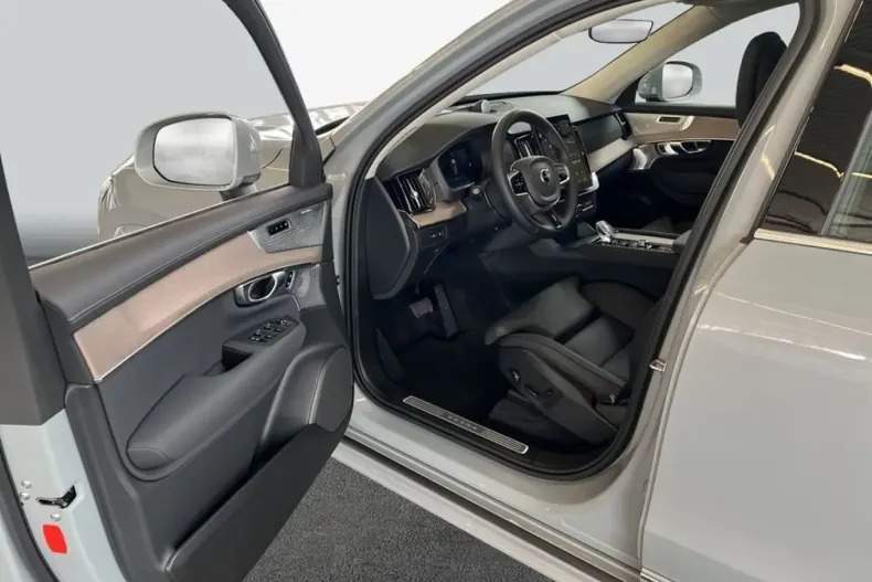 Volvo XC90 din 2025 cu 13.222 km - oferta VOL241477 - foto 9