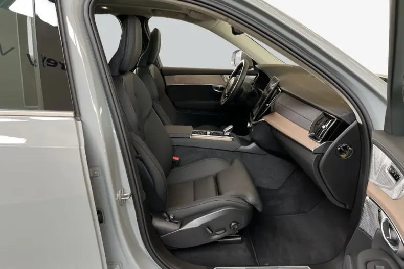 Volvo XC90 din 2025 cu 13.222 km - oferta VOL241477 - foto 12