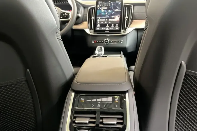 Volvo XC90 din 2025 cu 13.222 km - oferta VOL241477 - foto 14