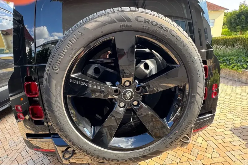 Land Rover Defender din 2023 cu 61.900 km - oferta LAN241490 - foto 10