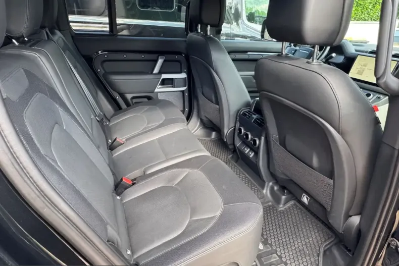Land Rover Defender din 2023 cu 61.900 km - oferta LAN241490 - foto 12