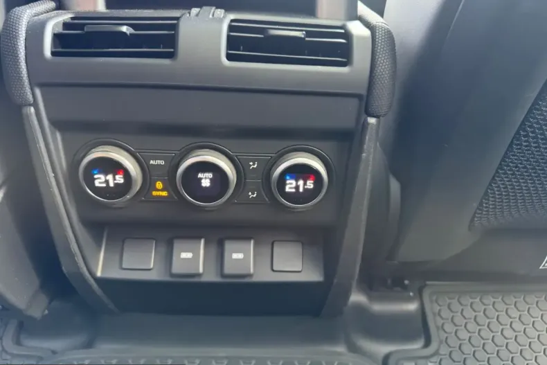 Land Rover Defender din 2023 cu 61.900 km - oferta LAN241490 - foto 23