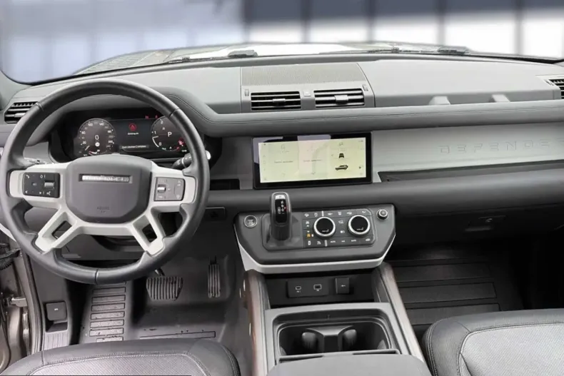 Land Rover Defender din 2023 cu 40.019 km - oferta LAN241491 - foto 10