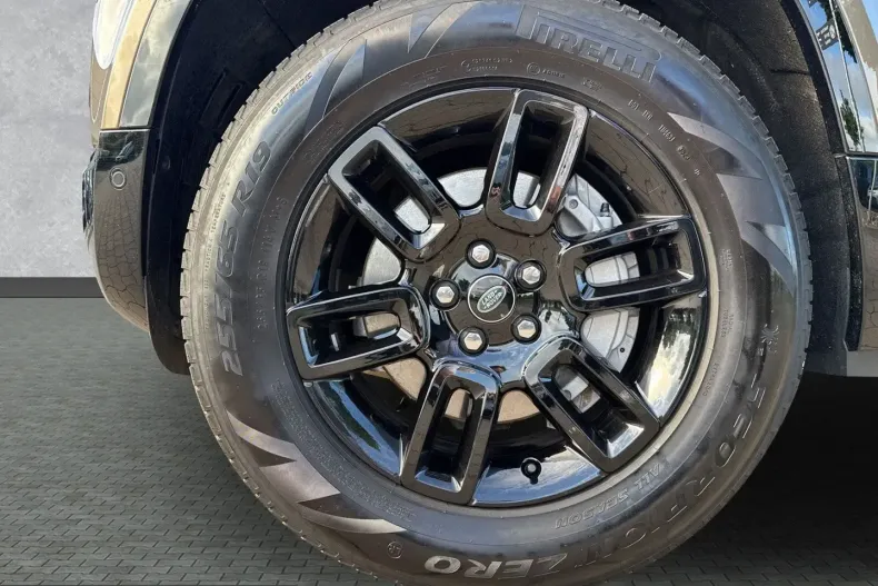 Land Rover Defender din 2023 cu 57.049 km - oferta LAN241493 - foto 9