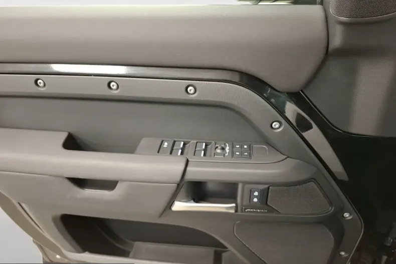 Land Rover Defender din 2024 cu 64.202 km - oferta LAN241494 - foto 13