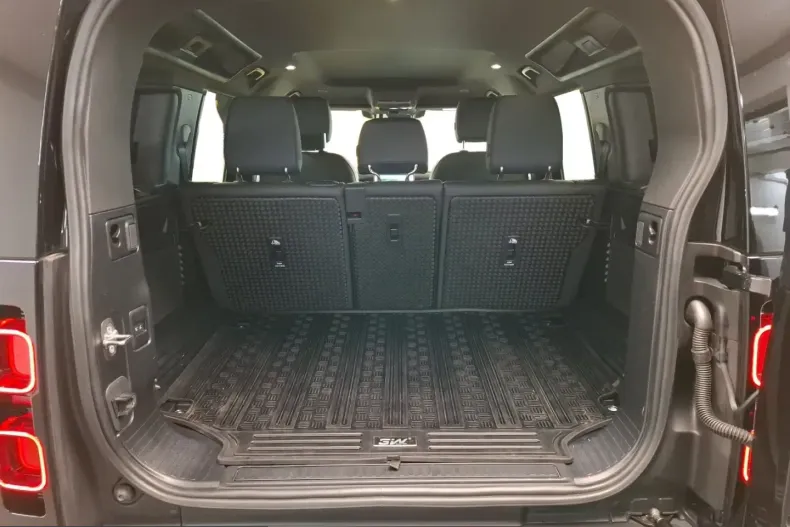 Land Rover Defender din 2024 cu 64.202 km - oferta LAN241494 - foto 14