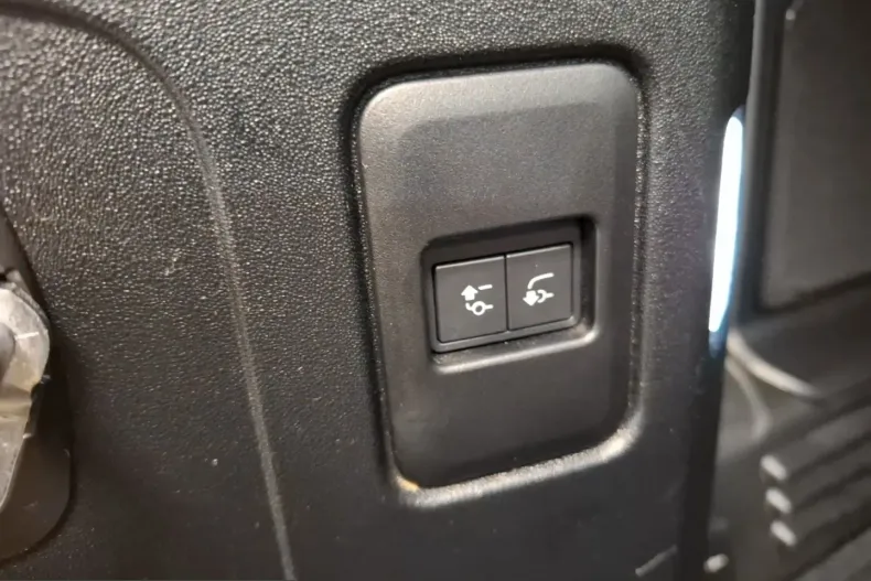 Land Rover Defender din 2024 cu 64.202 km - oferta LAN241494 - foto 16