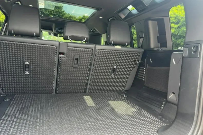 Land Rover Defender din 2023 cu 44.533 km - oferta LAN241495 - foto 7