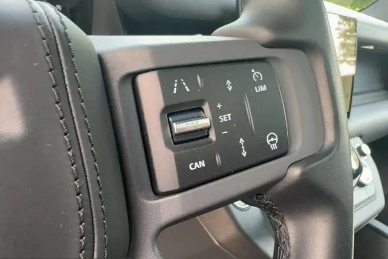 Land Rover Defender din 2023 cu 44.533 km - oferta LAN241495 - foto 16