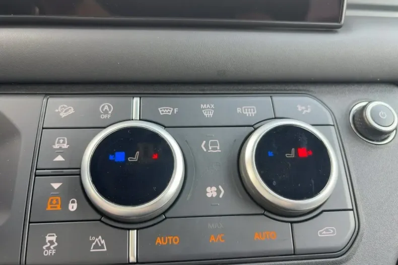 Land Rover Defender din 2023 cu 44.533 km - oferta LAN241495 - foto 18