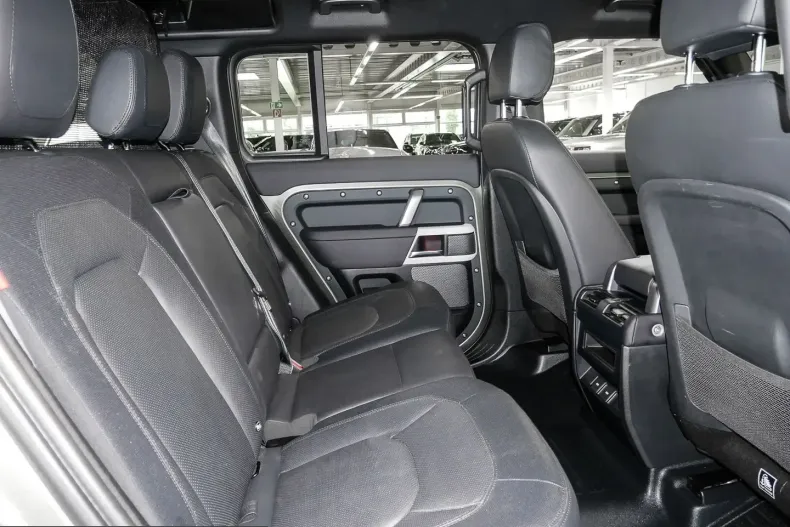 Land Rover Defender din 2023 cu 28.160 km - oferta LAN241497 - foto 3