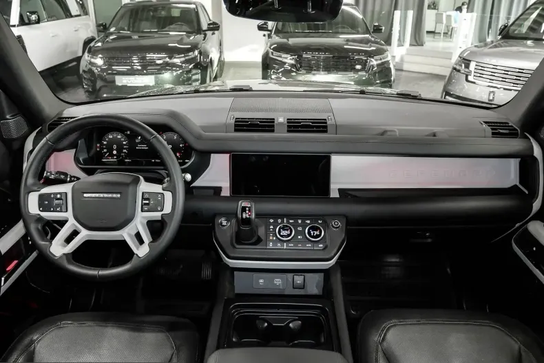 Land Rover Defender din 2023 cu 28.160 km - oferta LAN241497 - foto 4