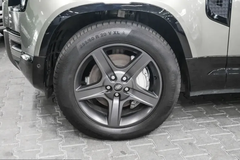 Land Rover Defender din 2023 cu 28.160 km - oferta LAN241497 - foto 9