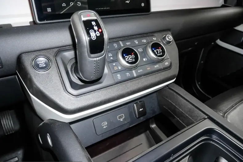 Land Rover Defender din 2023 cu 28.160 km - oferta LAN241497 - foto 11