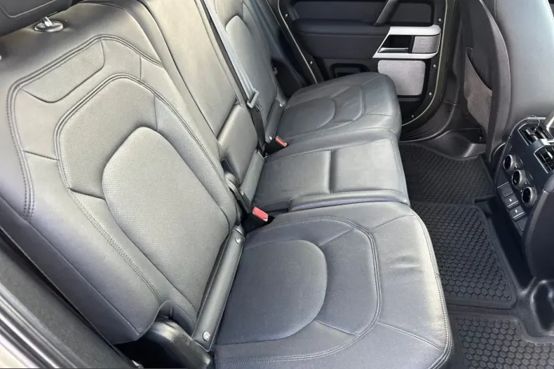 Land Rover Defender din 2023 cu 66.000 km - oferta LAN241498 - foto 11