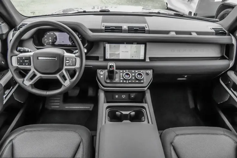 Land Rover Defender din 2023 cu 25.020 km - oferta LAN241499 - foto 4