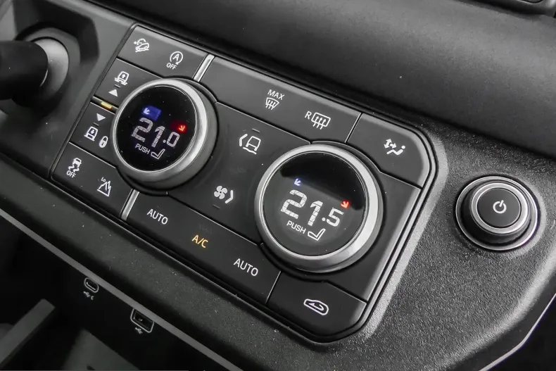Land Rover Defender din 2023 cu 25.020 km - oferta LAN241499 - foto 12
