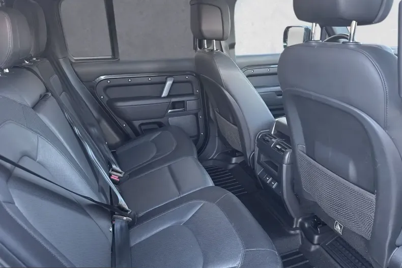 Land Rover Defender din 2023 cu 56.879 km - oferta LAN241500 - foto 5