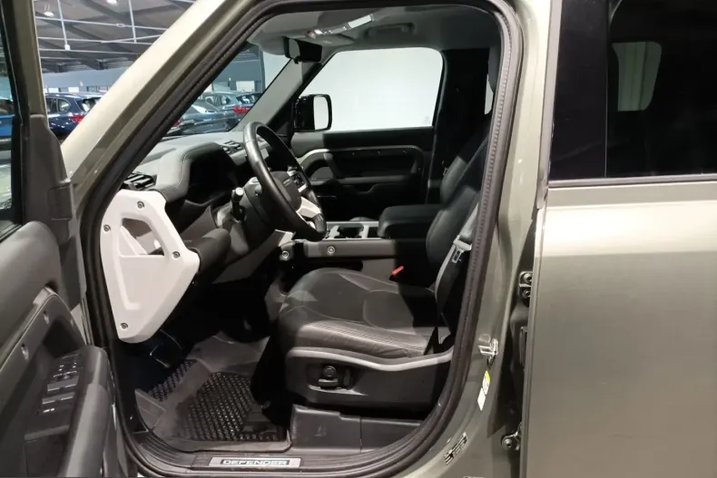 Land Rover Defender din 2024 cu 30.790 km - oferta LAN241502 - foto 7