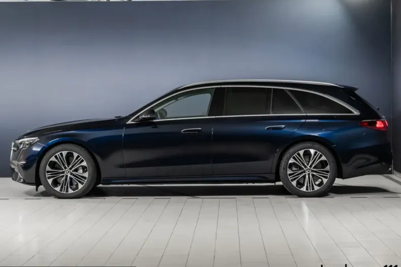 Mercedes-Benz E 300 (Clasa E) din 2024 cu 19.088 km - oferta MER241514 - foto 3