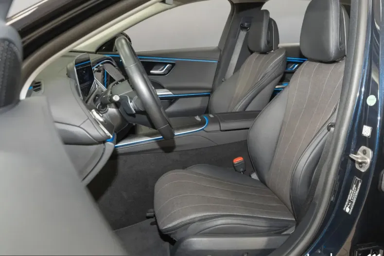 Mercedes-Benz E 300 (Clasa E) din 2024 cu 19.088 km - oferta MER241514 - foto 13