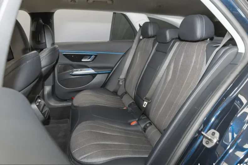 Mercedes-Benz E 300 (Clasa E) din 2024 cu 19.088 km - oferta MER241514 - foto 14