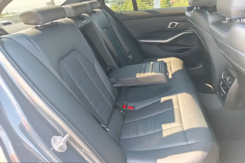 BMW 330 (Seria 3) din 2025 cu 18.400 km - oferta BMW241535 - foto 34