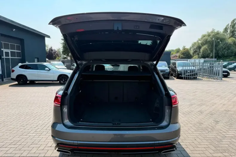 Volkswagen Touareg din 2022 cu 83.600 km - oferta VOL241542 - foto 12