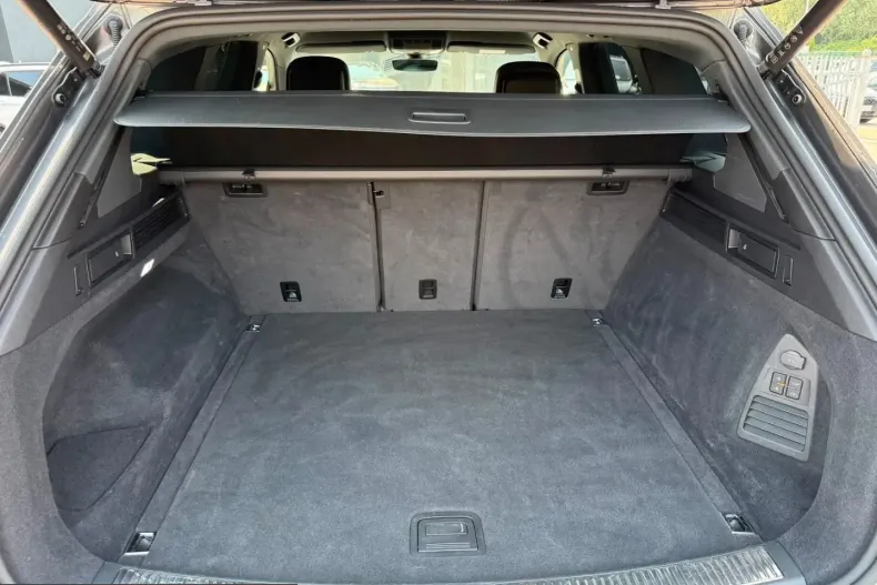 Volkswagen Touareg din 2022 cu 83.600 km - oferta VOL241542 - foto 14