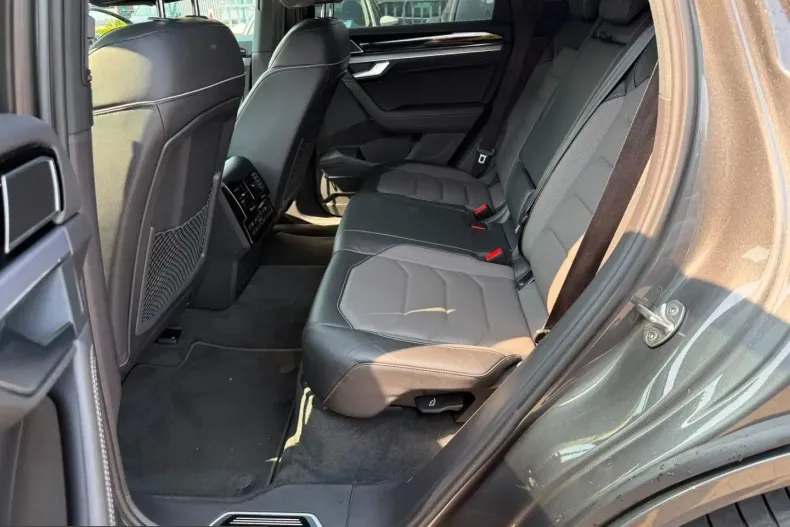 Volkswagen Touareg din 2022 cu 83.600 km - oferta VOL241542 - foto 43