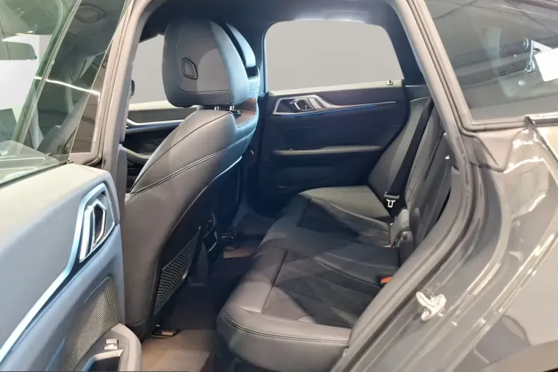 BMW i4 (Seria 4) din 2023 cu 60.596 km - oferta BMW241566 - foto 6