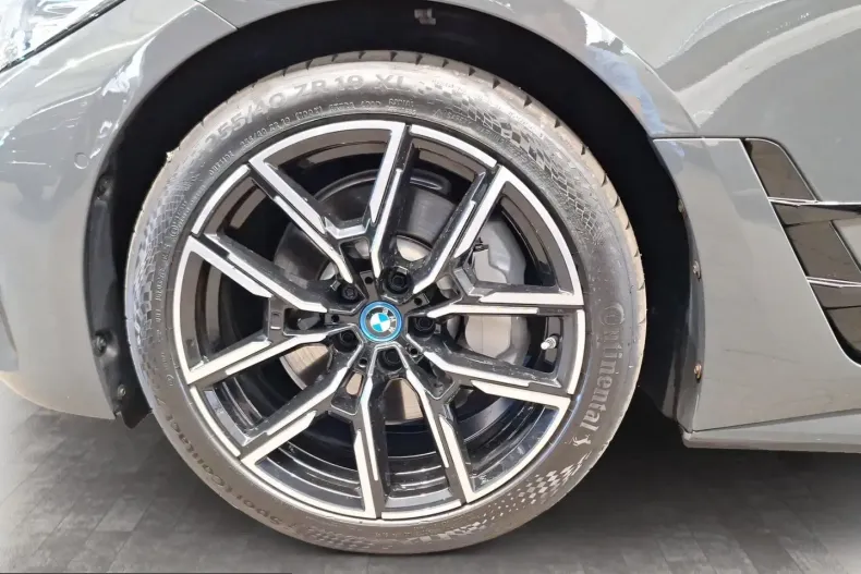 BMW i4 (Seria 4) din 2023 cu 60.596 km - oferta BMW241566 - foto 9
