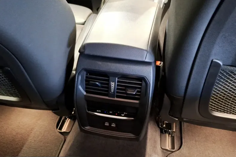 BMW i4 (Seria 4) din 2023 cu 60.596 km - oferta BMW241566 - foto 17