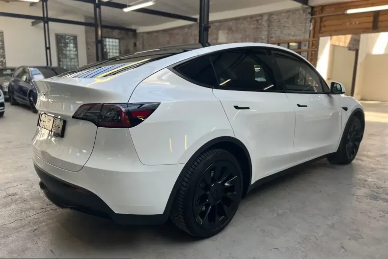 Tesla Model Y din 2025 cu 22.500 km - oferta TES241572 - foto 3
