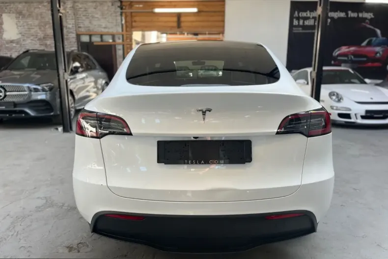 Tesla Model Y din 2025 cu 22.500 km - oferta TES241572 - foto 4