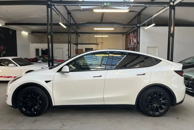 Tesla Model Y din 2025 cu 22.500 km - oferta TES241572 - foto 6