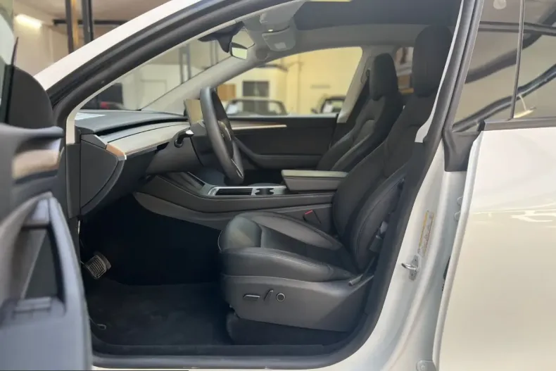 Tesla Model Y din 2025 cu 22.500 km - oferta TES241572 - foto 9