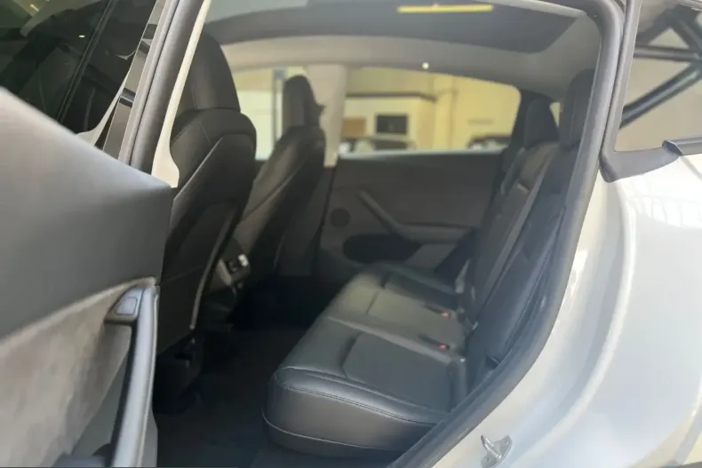 Tesla Model Y din 2025 cu 22.500 km - oferta TES241572 - foto 22