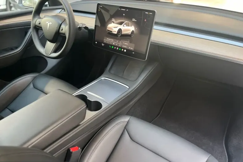Tesla Model Y din 2025 cu 22.500 km - oferta TES241572 - foto 31